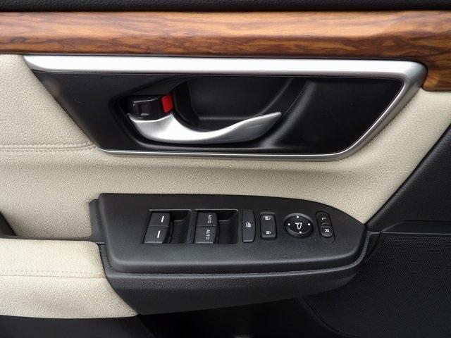 Photo of 2022 Platinum White Pearl Honda CR-V