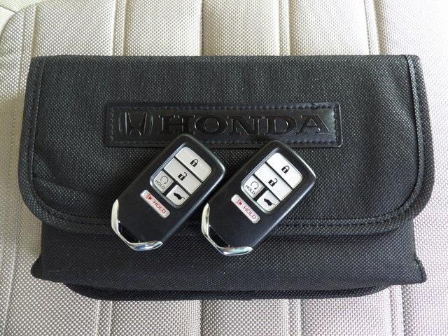 Photo of 2022 Platinum White Pearl Honda CR-V