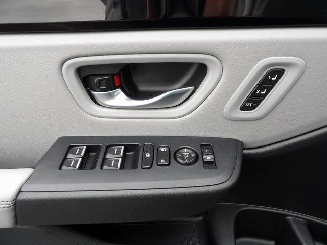 Photo of 2025 Obsidian Blue Pearl Honda Pilot
