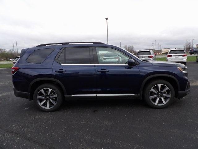 Photo of 2025 Obsidian Blue Pearl Honda Pilot