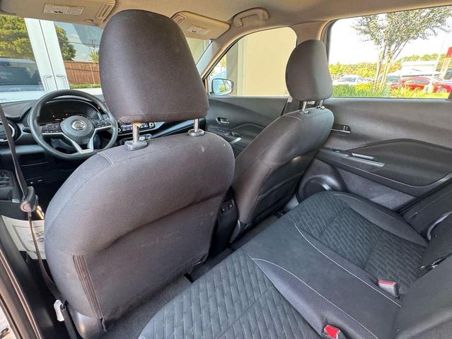 Photo of 2021 White Nissan Kicks