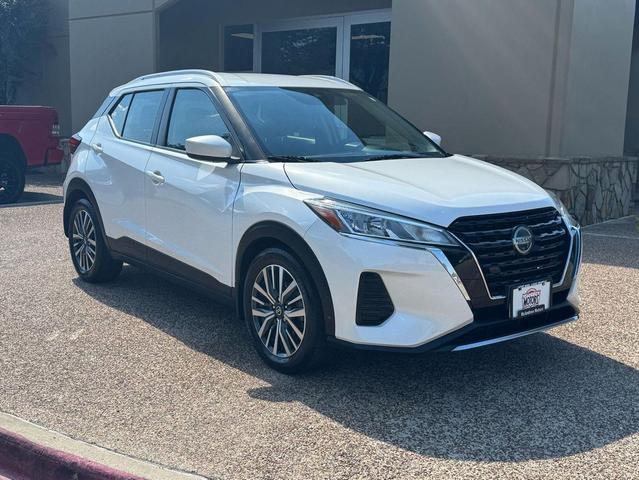 Photo of 2021 White Nissan Kicks