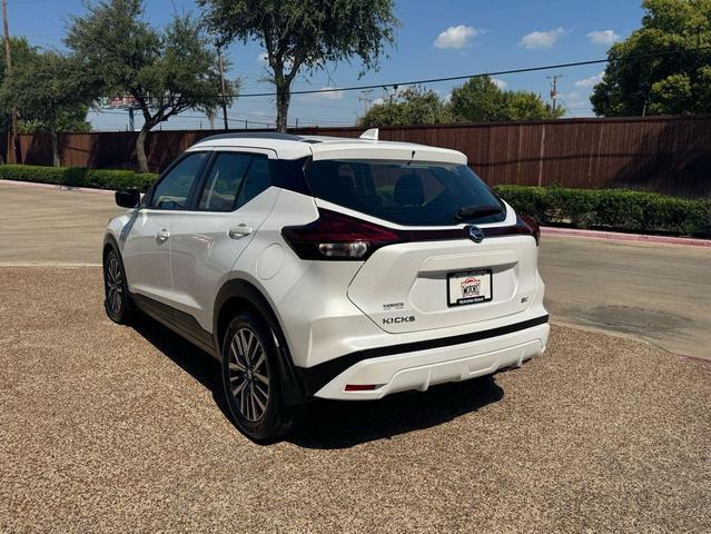 Photo of 2021 White Nissan Kicks