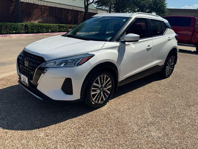 Photo of 2021 White Nissan Kicks
