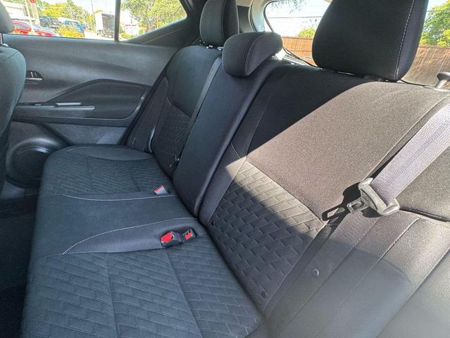 Photo of 2021 White Nissan Kicks