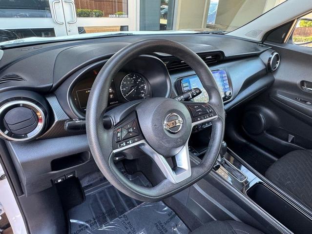 Photo of 2021 White Nissan Kicks