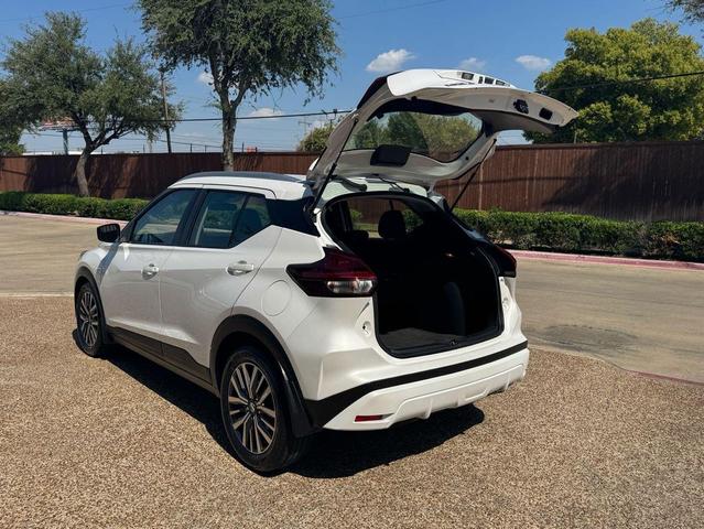 Photo of 2021 White Nissan Kicks