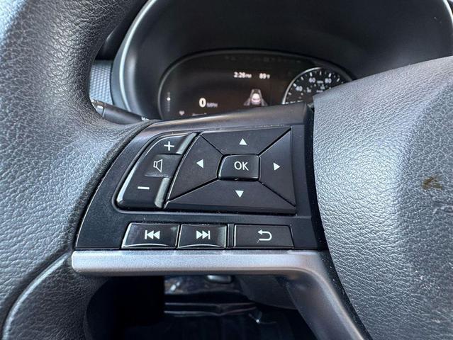 Photo of 2021 White Nissan Kicks