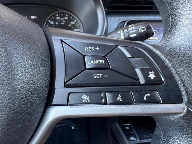 Photo of 2021 White Nissan Kicks