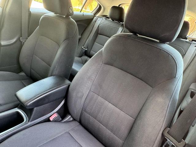 Photo of 2018 Summit White Chevrolet Cruze