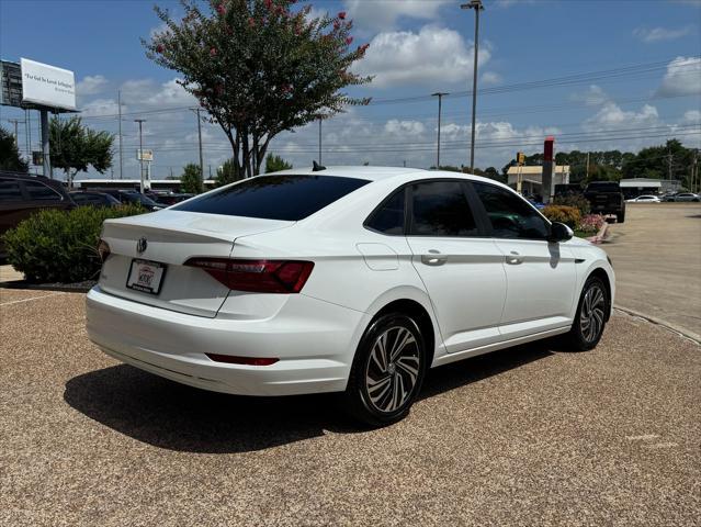 Photo of 2020 Pure White Volkswagen Jetta