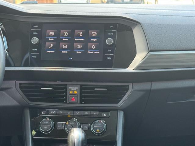 Photo of 2020 Pure White Volkswagen Jetta