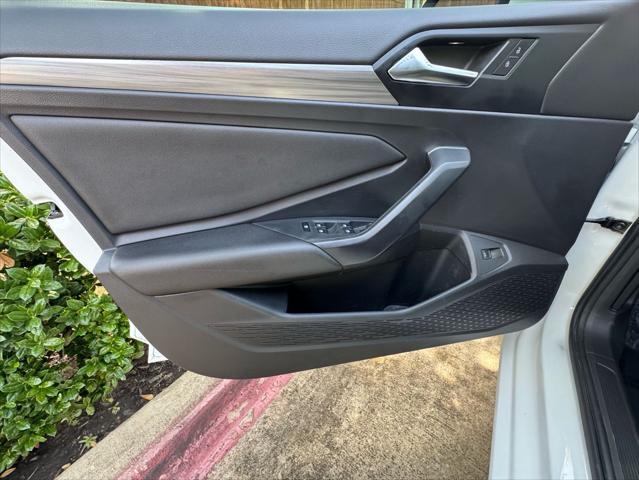 Photo of 2020 Pure White Volkswagen Jetta