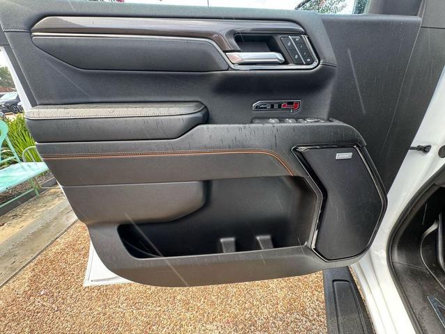 Photo of 2024 Summit White GMC Sierra 1500