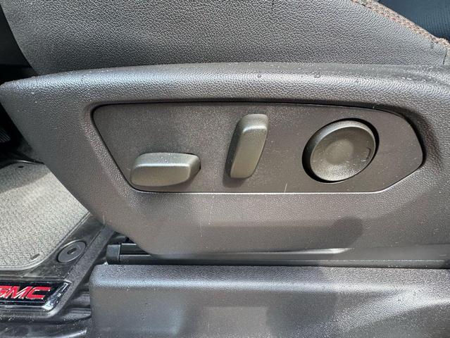 Photo of 2024 Summit White GMC Sierra 1500