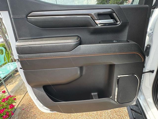 Photo of 2024 Summit White GMC Sierra 1500