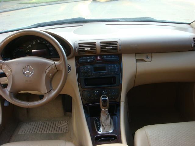 Photo of 2004 Alabaster White Mercedes-Benz C-Class