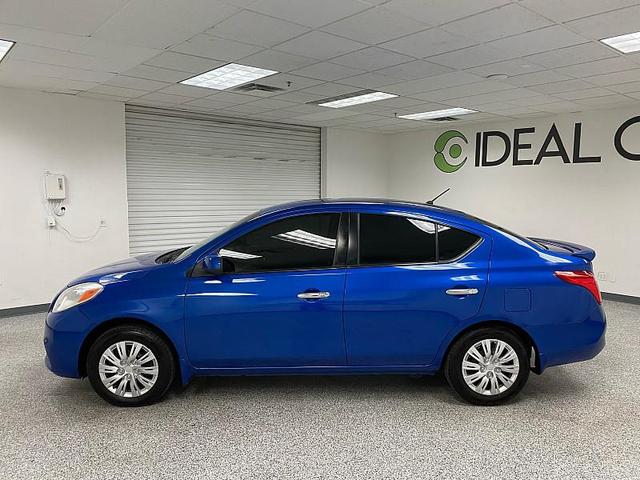 Photo of 2013 DARK BLUE Nissan Versa