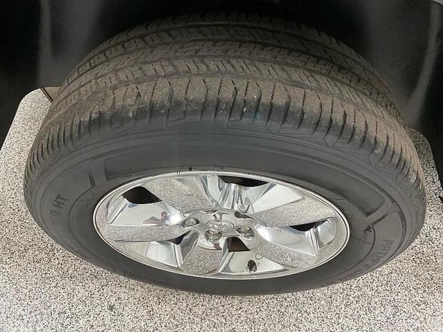 Photo of 2016 Brilliant Black Crystal Pearlcoat RAM 1500