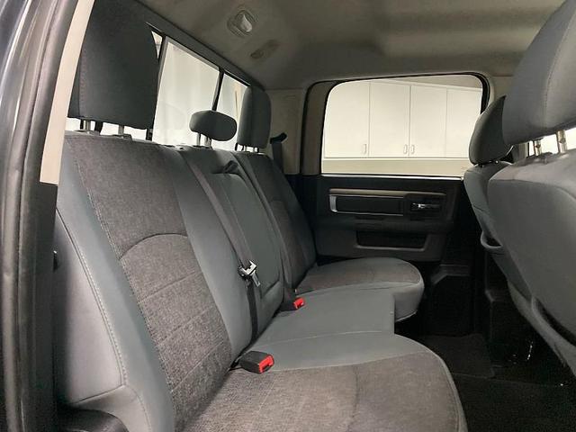 Photo of 2016 Brilliant Black Crystal Pearlcoat RAM 1500