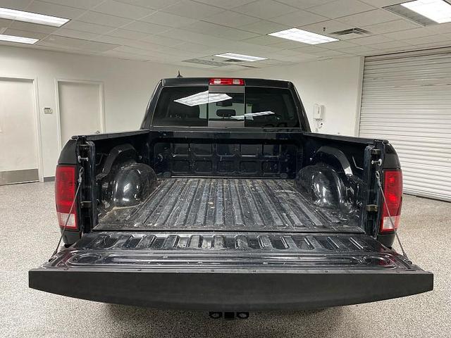 Photo of 2016 Brilliant Black Crystal Pearlcoat RAM 1500