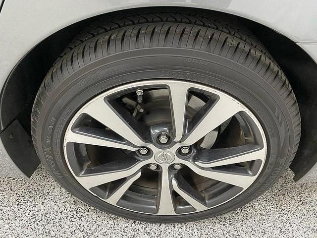 Photo of 2017 Gun Metallic Nissan Maxima