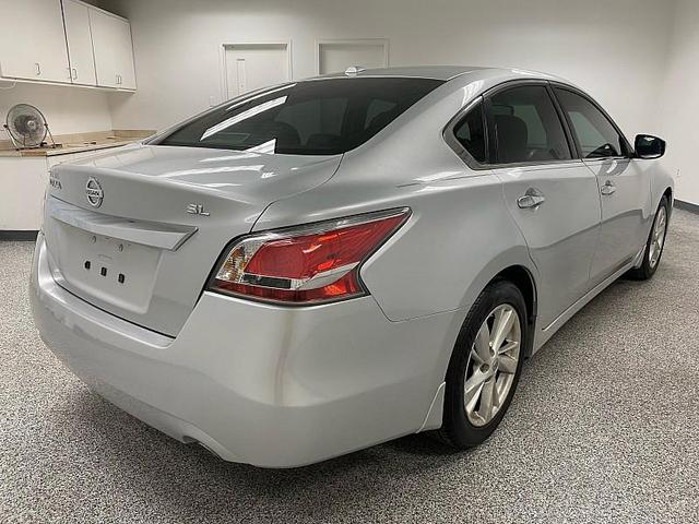 Photo of 2015 Brilliant Silver Nissan Altima