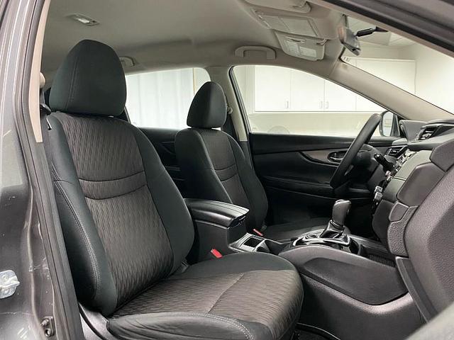 Photo of 2017 Gun Metallic Nissan Rogue
