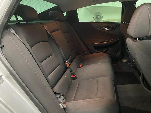 Photo of 2019 Silver Ice Metallic Chevrolet Malibu