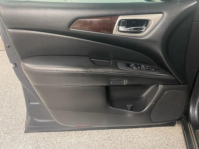 Photo of 2013 Dark Slate Nissan Pathfinder