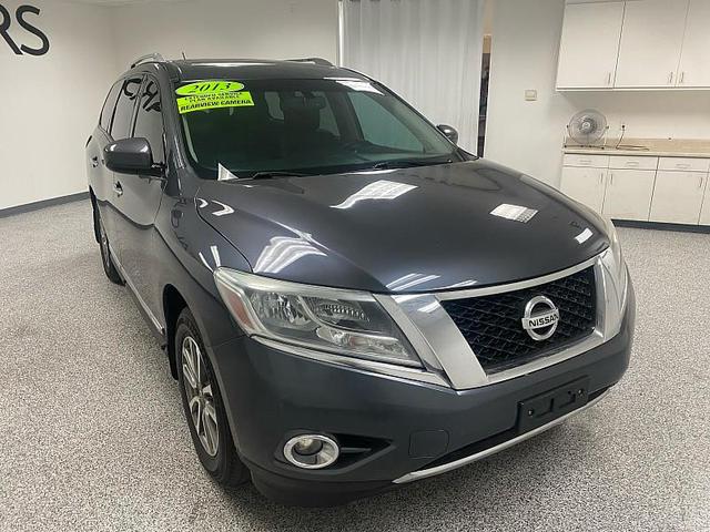 Photo of 2013 Dark Slate Nissan Pathfinder