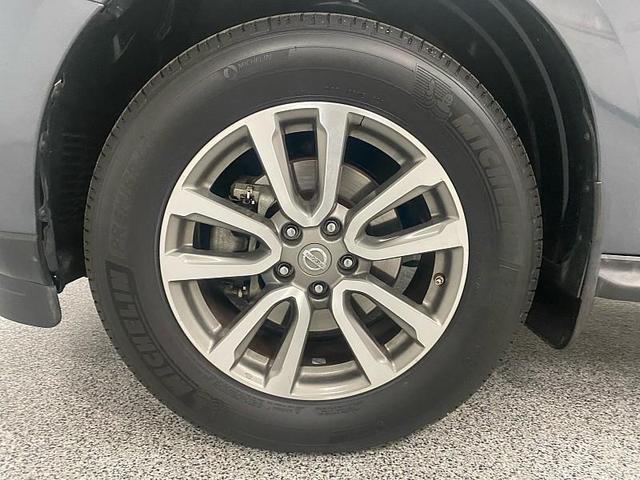 Photo of 2013 Dark Slate Nissan Pathfinder