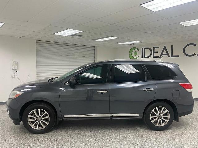 Photo of 2013 Dark Slate Nissan Pathfinder
