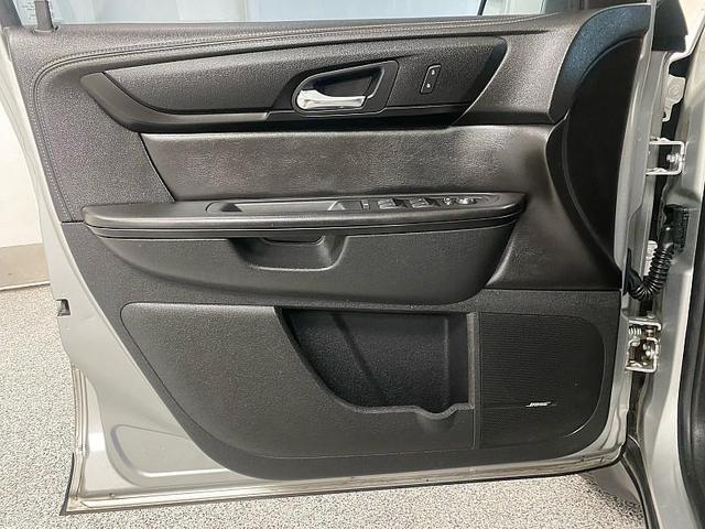 Photo of 2015 Silver Ice Metallic Chevrolet Traverse