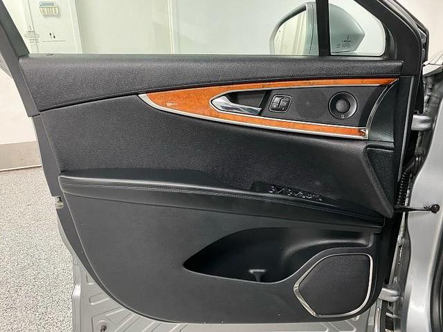 Photo of 2020 Silver Radiance Lincoln Nautilus