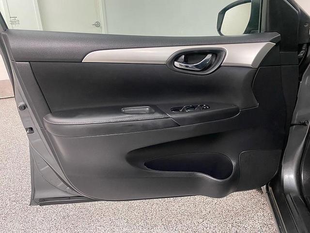 Photo of 2017 Gun Metallic Nissan Sentra