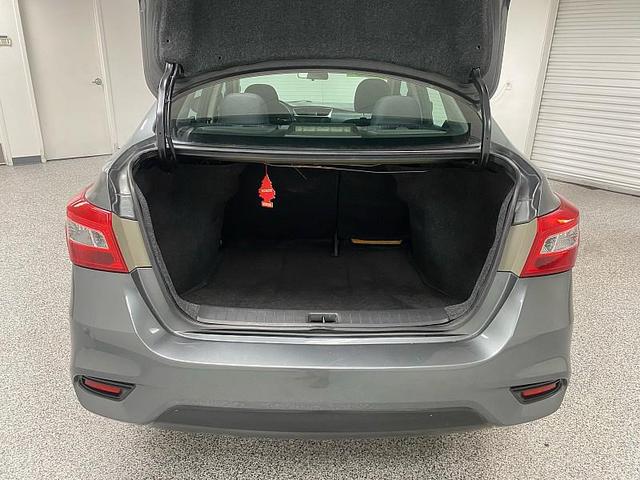Photo of 2017 Gun Metallic Nissan Sentra