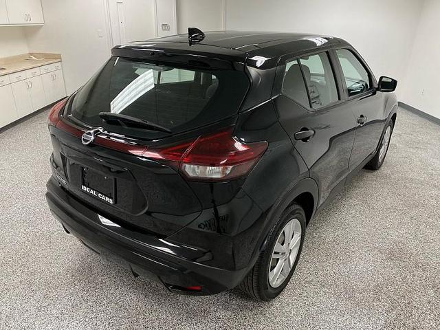 Photo of 2021 Super Black Nissan Kicks