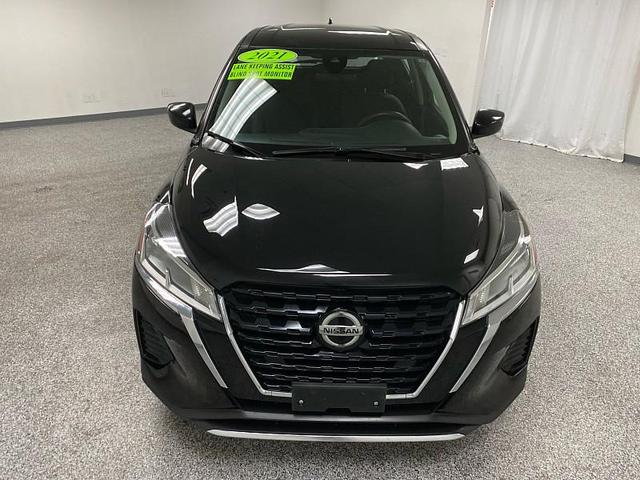 Photo of 2021 Super Black Nissan Kicks