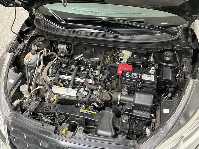 Photo of 2021 Super Black Nissan Kicks