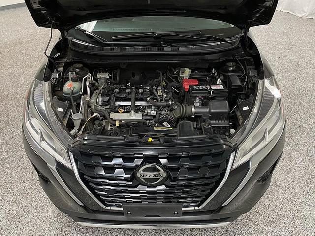 Photo of 2021 Super Black Nissan Kicks