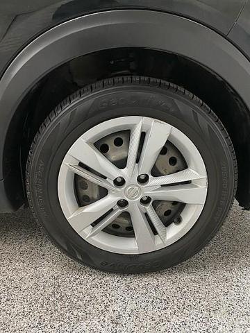 Photo of 2021 Super Black Nissan Kicks
