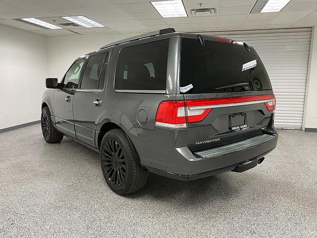 Photo of 2015 Magnetic Metallic Lincoln Navigator