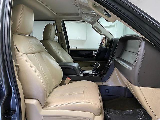 Photo of 2015 Magnetic Metallic Lincoln Navigator
