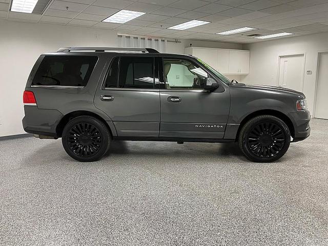 Photo of 2015 Magnetic Metallic Lincoln Navigator