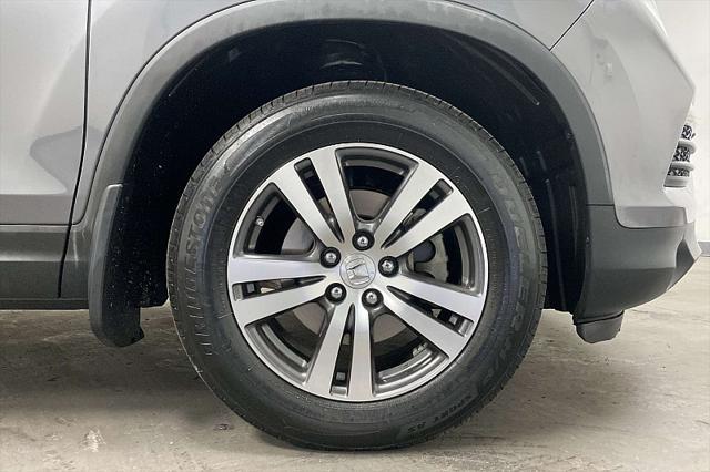 Photo of 2017 Modern Steel Metallic Honda Pilot