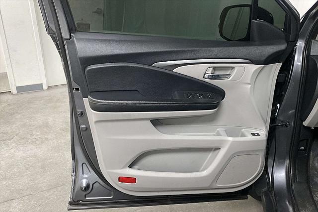Photo of 2017 Modern Steel Metallic Honda Pilot