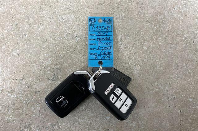 Photo of 2017 Modern Steel Metallic Honda Pilot