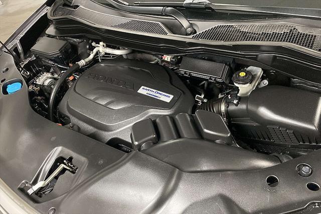 Photo of 2017 Modern Steel Metallic Honda Pilot