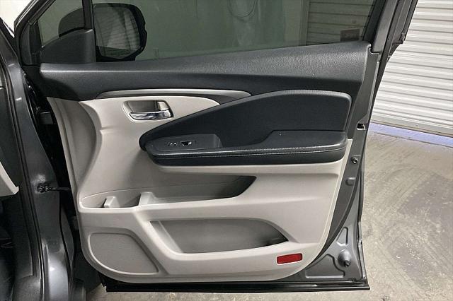 Photo of 2017 Modern Steel Metallic Honda Pilot